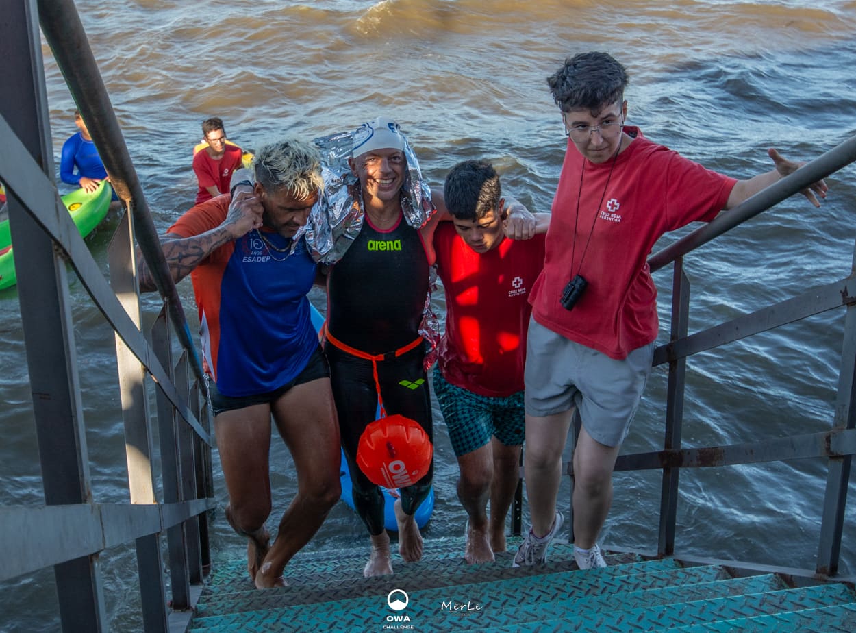 Nadador durante el cruce del Río de la Plata